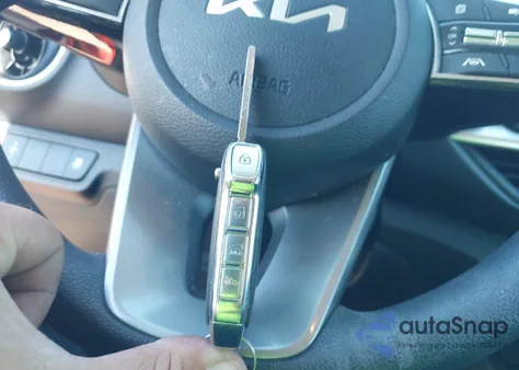 2024 Kia Forte Lxs z USA, uszkodzony, nr VIN 3KPF24AD7RE726441